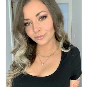 Meet your Posher, Roxanne